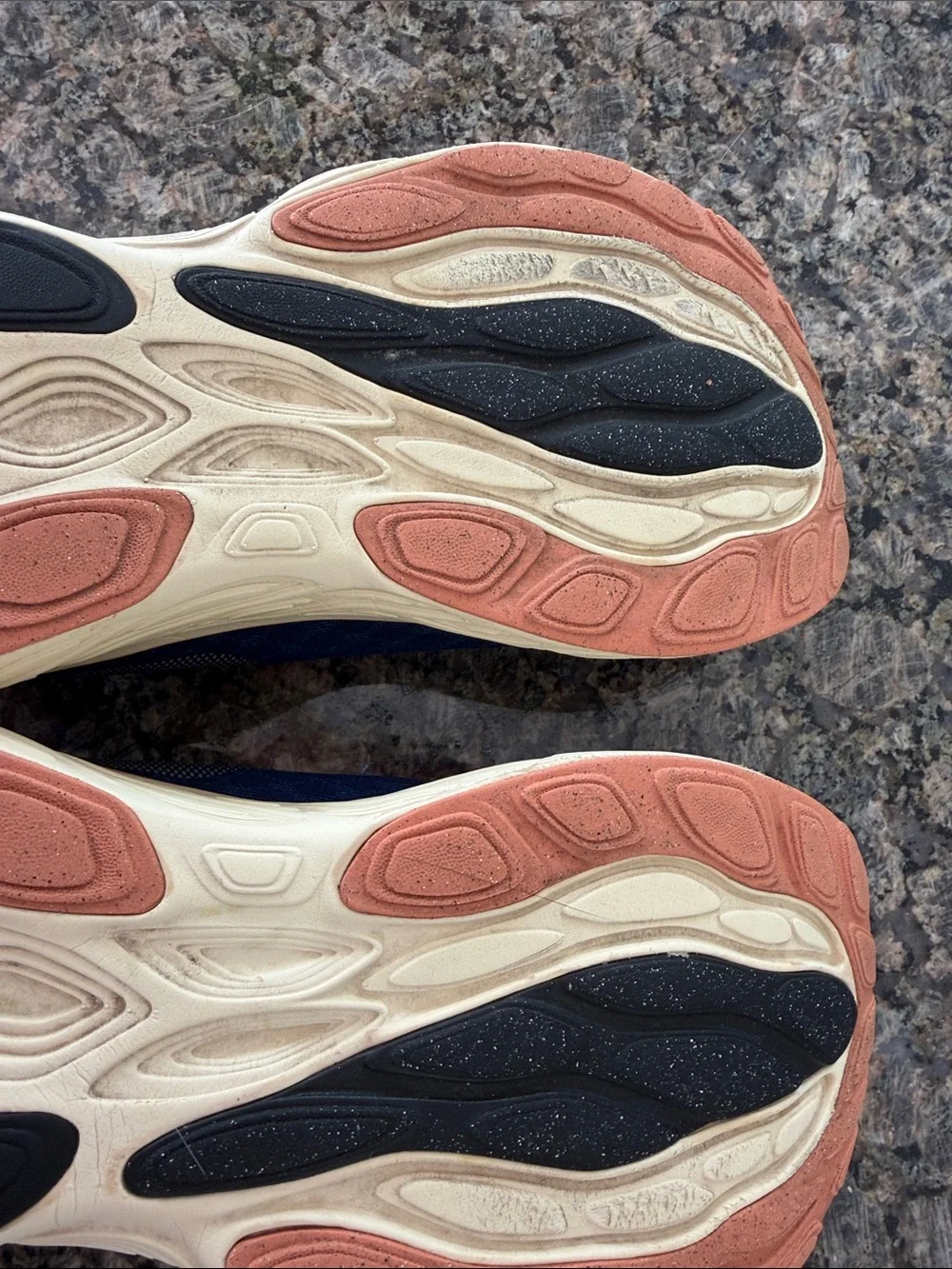 Womens GUC 8.5 new balance 1080v14